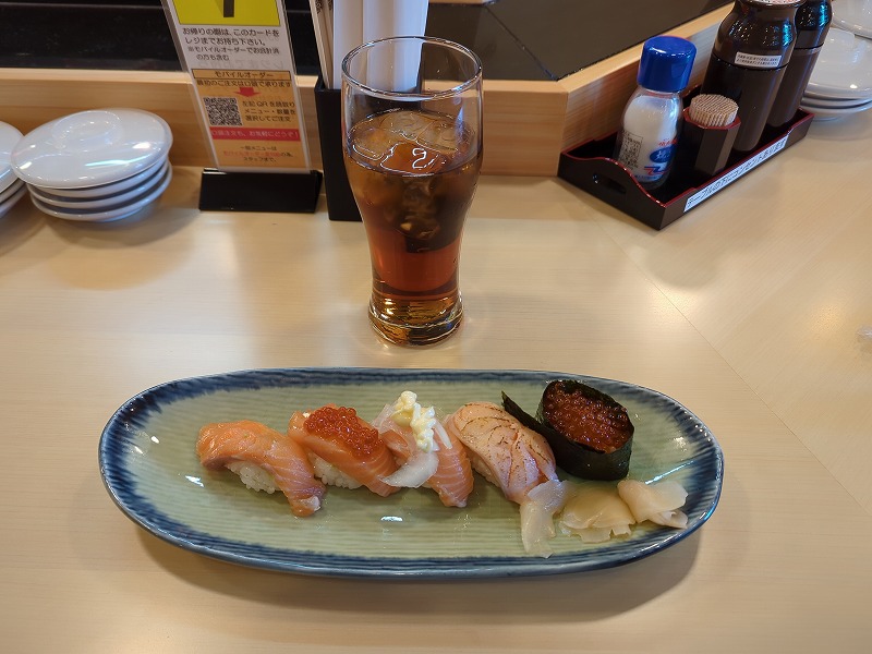 宮崎市の「や台ずし 西橘町」で食べたサーモンざんまい寿司5貫