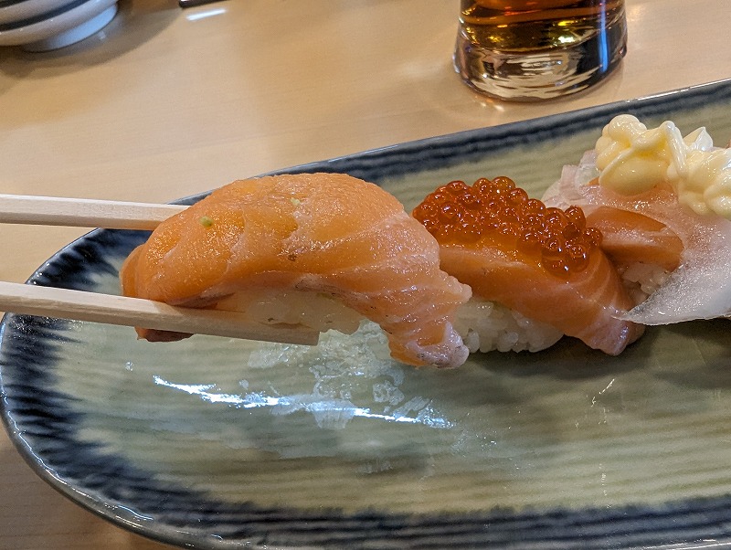 宮崎市の「や台ずし 西橘町」で食べたサーモンざんまい寿司5貫8