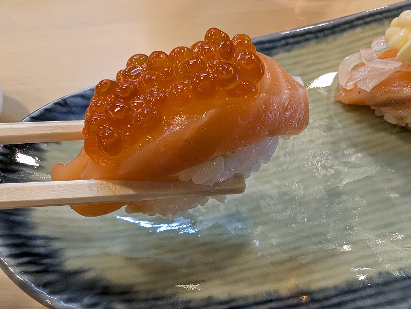 宮崎市の「や台ずし 西橘町」で食べたサーモンざんまい寿司5貫13