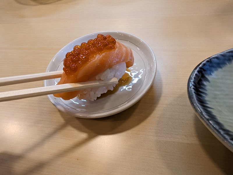 宮崎市の「や台ずし 西橘町」で食べたサーモンざんまい寿司5貫14