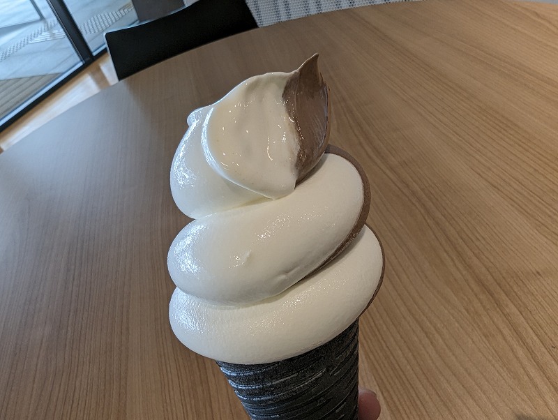 都城市のフルーツカフェボンチーノで食べたチョコミックスソフトクリーム6