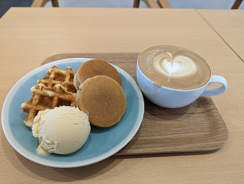 宮崎市のCANVAS COFFEEで食べたミニワッフルとミニパンケーキとアイス