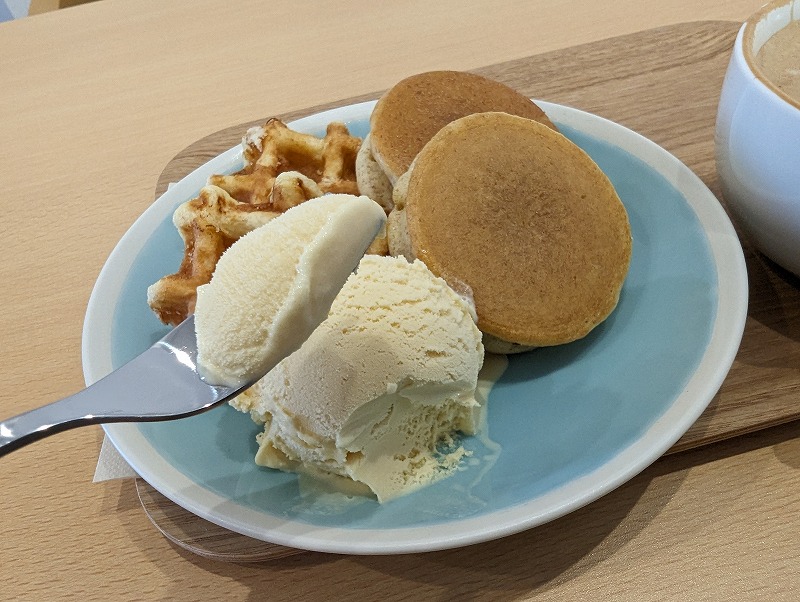 宮崎市のCANVAS COFFEEで食べたミニワッフルとミニパンケーキとアイス4