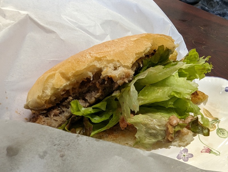 川南町の「いぶさな 竹の谷蔓牛 直売所」で食べたハンバーガー6