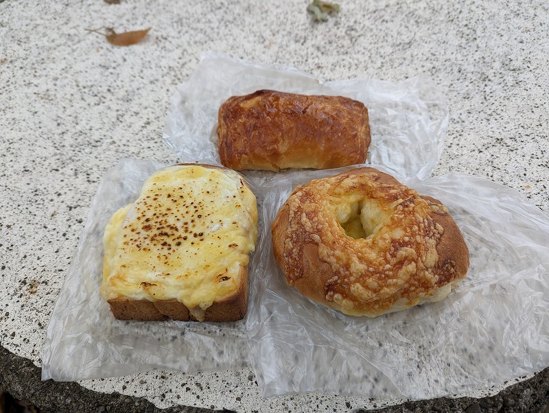 西都市御舟町のi'm home bakery(アイム ホーム ベーカリー)で購入して食べたクロックムッシュとチーズとアップルパイ
