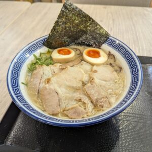 イオンモール宮崎2Fの豚骨ラーメンもくてきちで食べた特製豚骨ラーメン