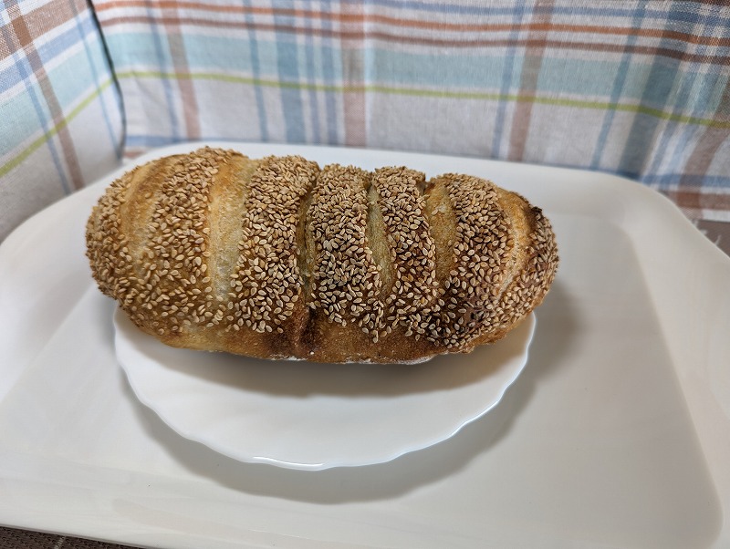 川南町のToron batonで購入して自宅で食べた「ごろっとおさつパン」1