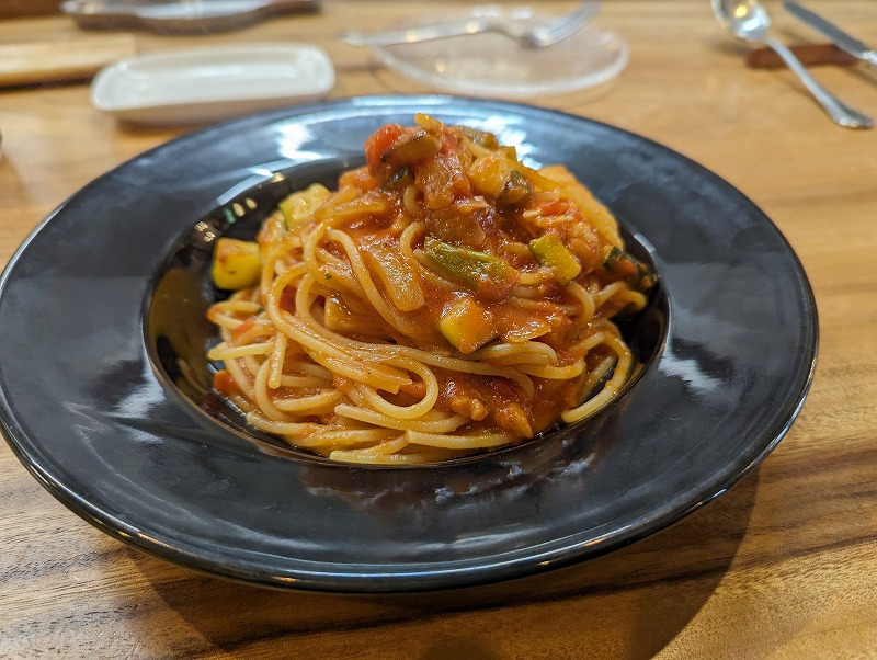 日南市のRistorante GENで食べたランチ「えびと野菜のトマトソーススパゲティ」6