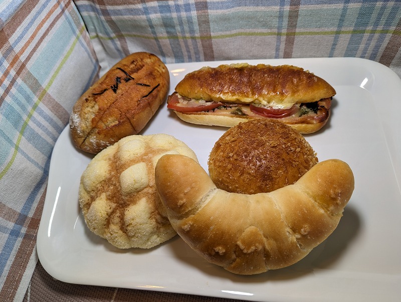 日南市の手作りパン工房ふわりで購入して自宅で食べた5種類のパン