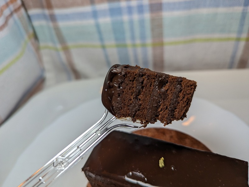 日南市の上の丘ケーキ工房ソレイユで購入して食べてみた「ショコラ ショコラ」2