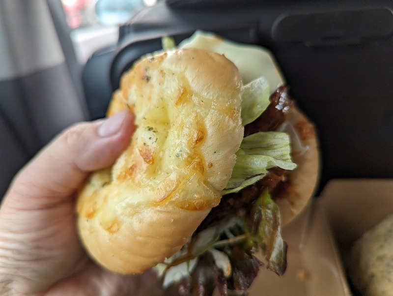 宮崎市のBake-Doで購入して食べた「デミグラスチーズバーガー」2