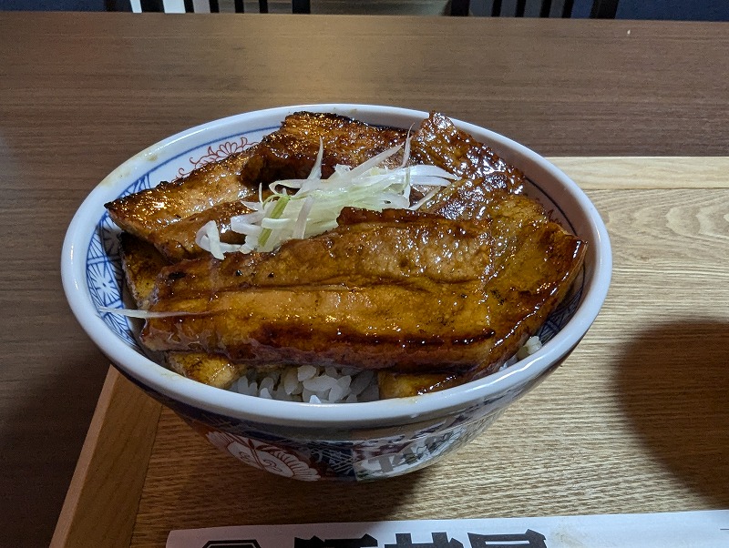 宮崎市の元祖豚丼屋TONTON 日ノ出町店で食べた豚バラ丼1