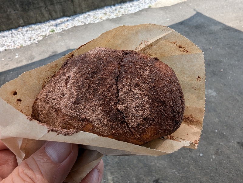 綾町の「ぷちはまや」で食べた揚げパン(ココア)2